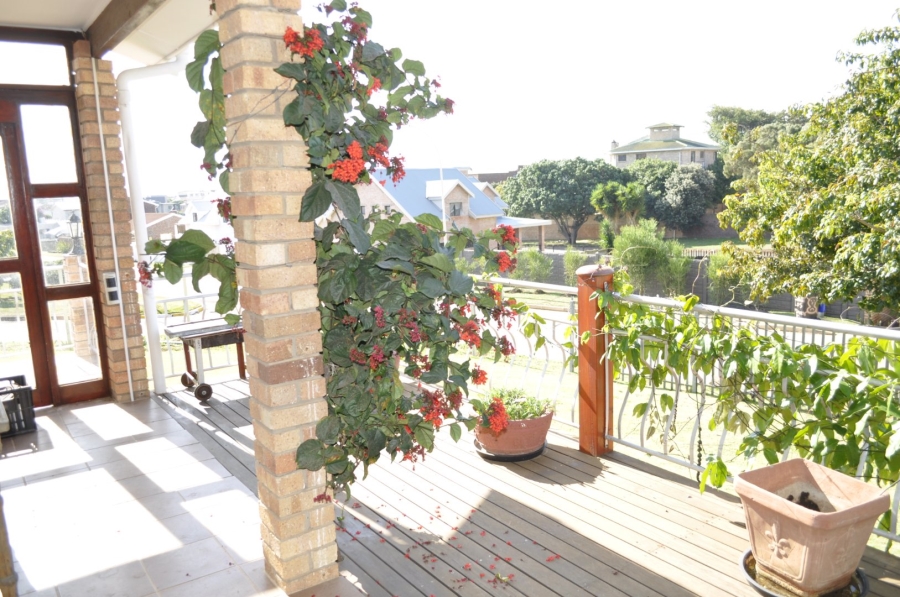 4 Bedroom Property for Sale in Wavecrest Eastern Cape